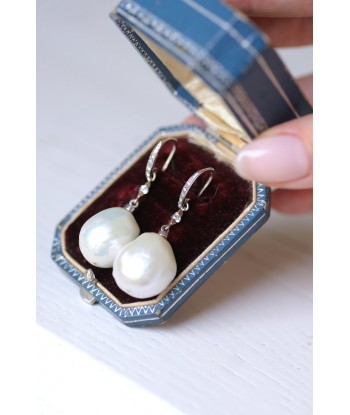 Boucles d'oreilles gouttes vintage en or blanc, diamants, et perles baroques shop