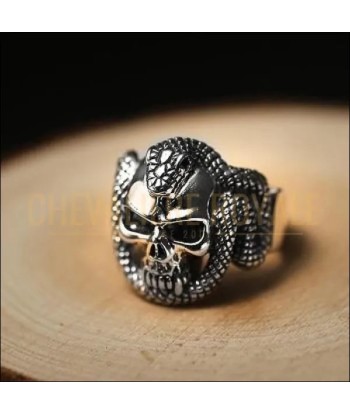 Chevalière homme en argent tète de mort et serpent style gothique Toutes les collections ici