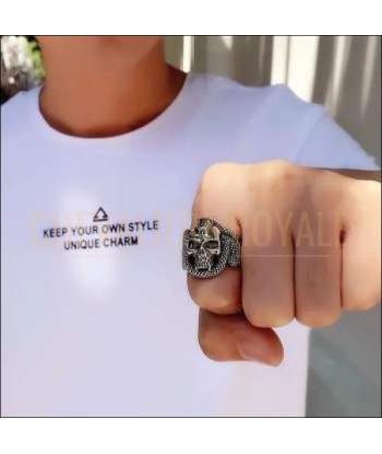 Chevalière homme en argent tète de mort et serpent style gothique Toutes les collections ici