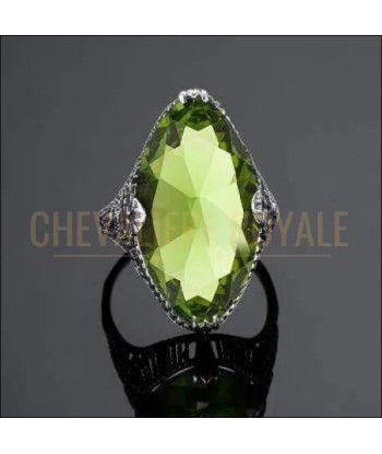 Chevalière femme en argent pierre précieuse vert transparent sur le site 