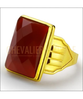 Chevalière homme or 14 carats ornée d'une pierre d'agate rouge est présent 