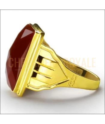 Chevalière homme or 14 carats ornée d'une pierre d'agate rouge est présent 