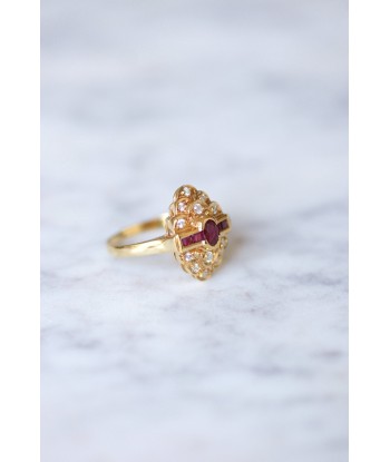 Bague de fiançailles vintage rubis entourage diamants sur or jaune les muscles