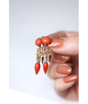 Boucles d'oreilles anciennes en or rose, corail, et perle Toutes les collections ici