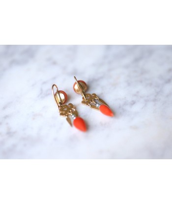 Boucles d'oreilles anciennes en or rose, corail, et perle Toutes les collections ici