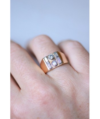 Bague chevalière tank en or rose, platine, et diamants sur le site 