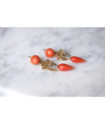 Boucles d'oreilles anciennes en or rose, corail, et perle Toutes les collections ici