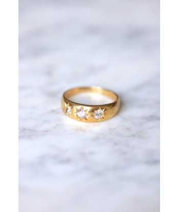 Bague jonc victorienne en or jaune 18Kt et trois diamants est présent 