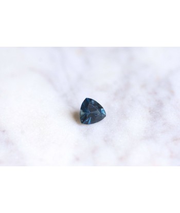 Saphir bleu vert, color change, 1.52 Cts, troïdia suggérées chez