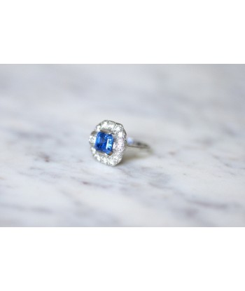 Bague de fiançailles Art Deco saphir 2.57 Cts entourage diamants sur platine le des métaux précieux