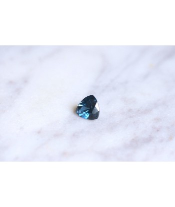 Saphir bleu vert, color change, 1.52 Cts, troïdia suggérées chez