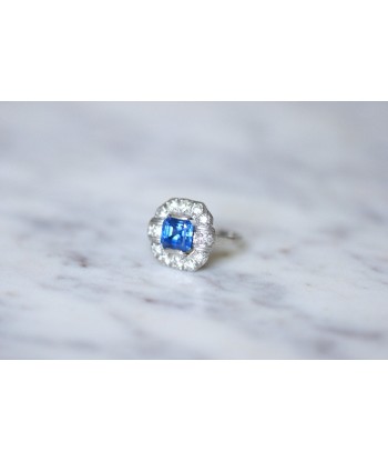 Bague de fiançailles Art Deco saphir 2.57 Cts entourage diamants sur platine le des métaux précieux