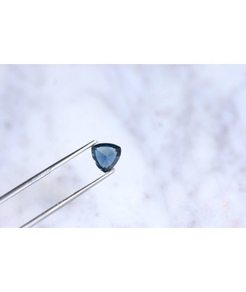 Saphir bleu vert, color change, 1.52 Cts, troïdia suggérées chez