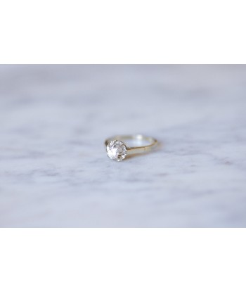 Bague solitaire en or blanc, platine, et diamant de l' environnement