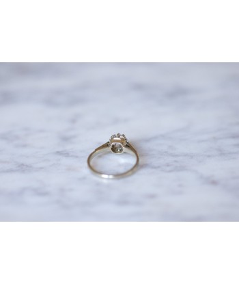 Bague solitaire en or blanc, platine, et diamant de l' environnement