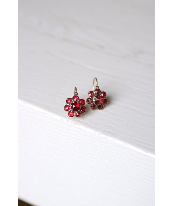 Boucles d'oreilles dormeuses anciennes en or rose et grenats en stock