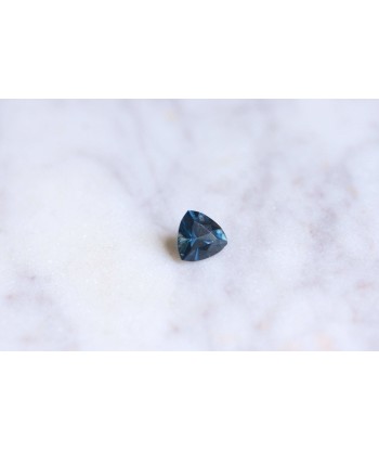 Saphir bleu vert, color change, 1.52 Cts, troïdia suggérées chez