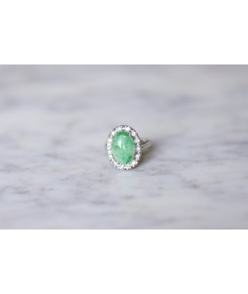 Bague de fiançailles jade entourage diamants sur or blanc en stock