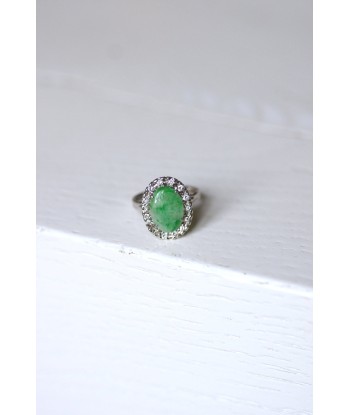 Bague de fiançailles jade entourage diamants sur or blanc en stock