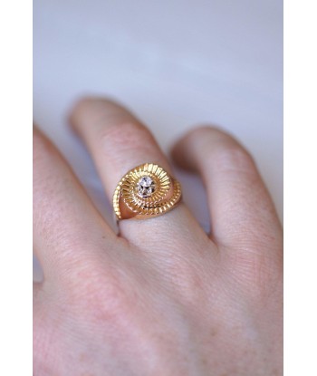 Bague tourbillon vintage en or rose et diamant une grave pollution 