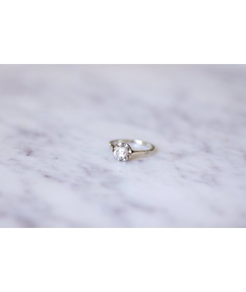 Bague solitaire en or blanc et diamant 0.40 Ct à prix réduit toute l'année