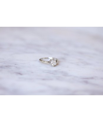 Bague solitaire en or blanc et diamant 0.40 Ct à prix réduit toute l'année