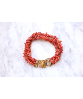 Bracelet ancien trois rangs de corail, fermoir or store