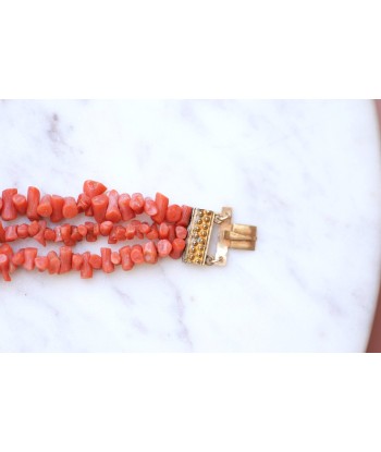 Bracelet ancien trois rangs de corail, fermoir or store