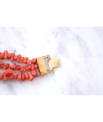 Bracelet ancien trois rangs de corail, fermoir or store