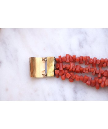 Bracelet ancien trois rangs de corail, fermoir or store