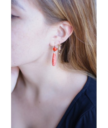 Boucles d'oreilles pendantes anciennes dormeuses en or et goutte de corail chez Cornerstreet bien 