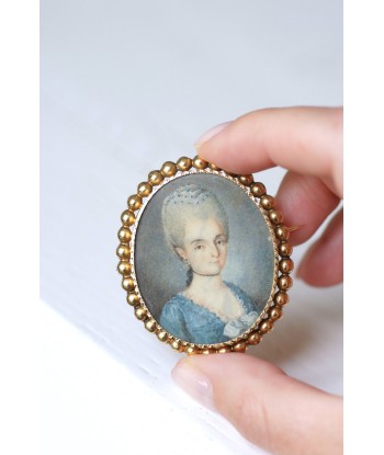 Broche ancienne en or et portrait miniature est présent 