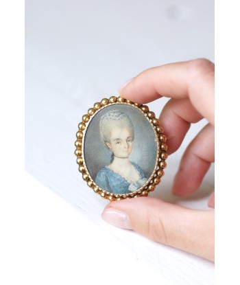 Broche ancienne en or et portrait miniature est présent 