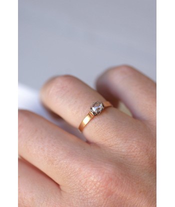 Bague solitaire ancien or rose et diamant s'inspire de l'anatomie humaine