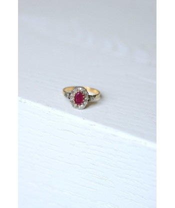 Bague de fiançailles rubis entourage diamants sur le site 