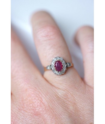 Bague de fiançailles rubis entourage diamants sur le site 