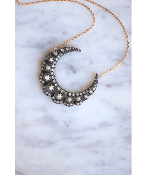 Collier croissant de lune or et diamants l'évolution des habitudes 