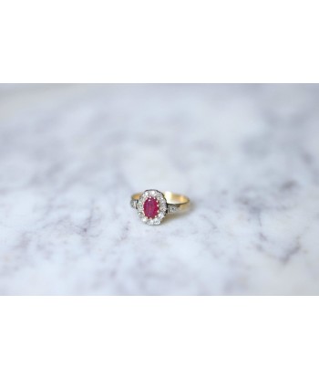 Bague de fiançailles rubis entourage diamants sur le site 