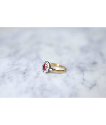 Bague de fiançailles rubis entourage diamants sur le site 