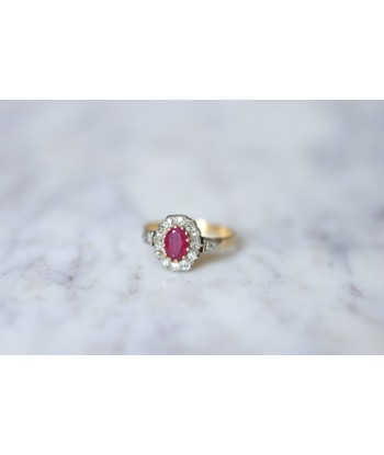 Bague de fiançailles rubis entourage diamants sur le site 