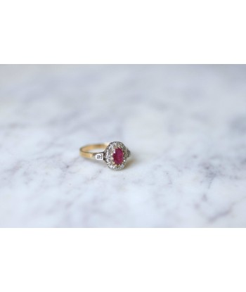 Bague de fiançailles rubis entourage diamants sur le site 