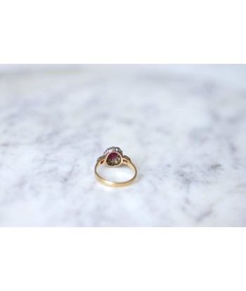 Bague de fiançailles rubis entourage diamants sur le site 