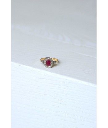 Bague de fiançailles rubis entourage diamants sur le site 