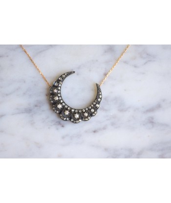 Collier croissant de lune or et diamants l'évolution des habitudes 