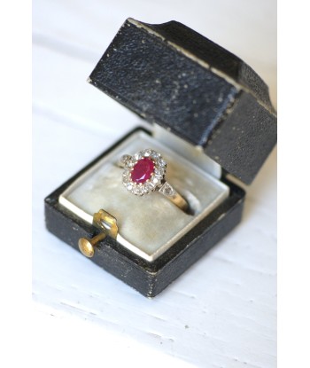 Bague de fiançailles rubis entourage diamants sur le site 