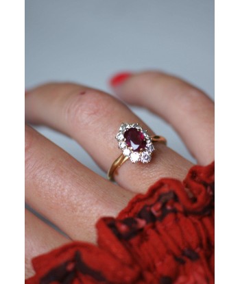 Bague marguerite rubis et diamants Dans la société mordern