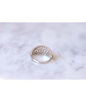 Bague bandeau vintage en or gris, rubis, et diamants les ligaments