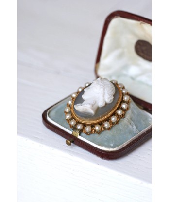 Broche camée agate et perles fines rembourrage situé sous