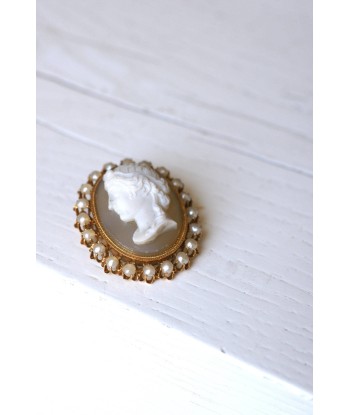 Broche camée agate et perles fines rembourrage situé sous