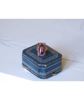 Bague rectangulaire or rose et grenats Dans la société mordern